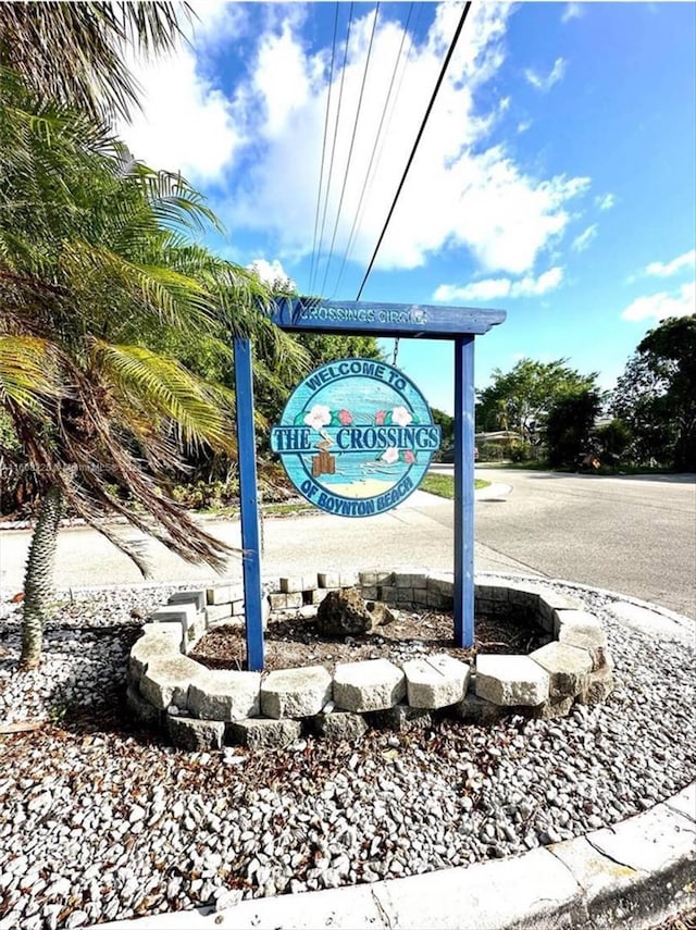 view of community / neighborhood sign