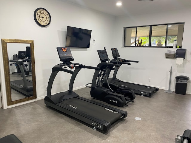 workout area featuring recessed lighting and baseboards