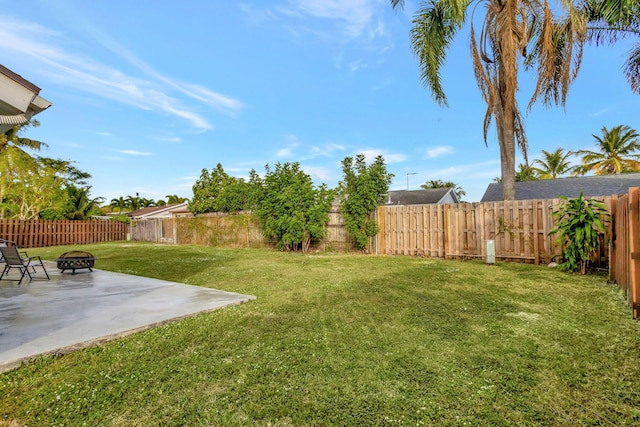 view of yard featuring a patio area