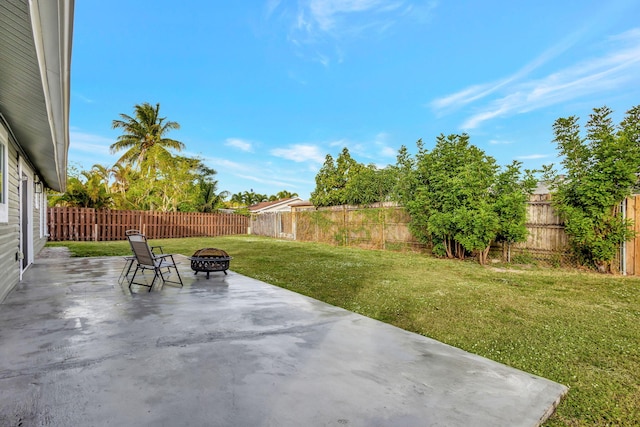 view of patio with an outdoor fire pit