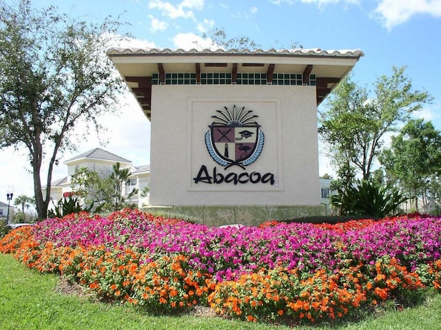 view of community / neighborhood sign