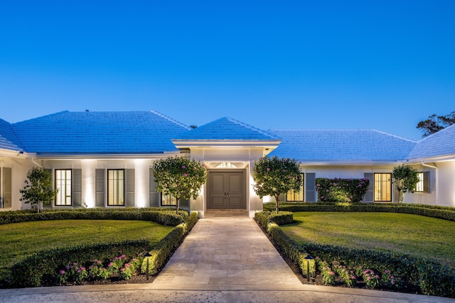 view of front of property with a lawn