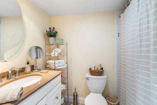 bathroom with a shower with curtain, vanity, and toilet