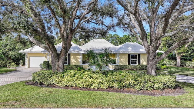 view of front of house with a front lawn and a garage