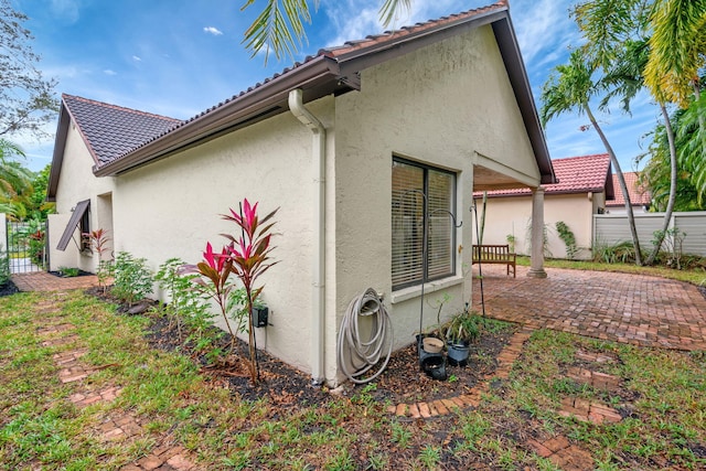 view of side of property featuring a patio