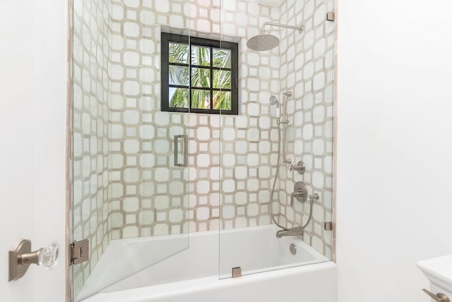 bathroom featuring tiled shower / bath combo