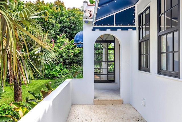 entrance to property with a balcony