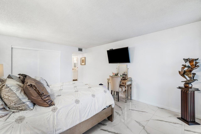 bedroom featuring a textured ceiling and a closet