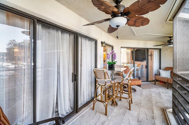 sunroom with ceiling fan