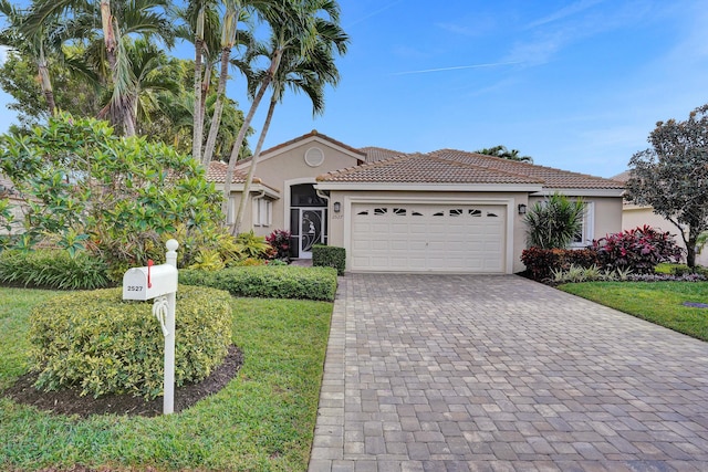 view of front facade featuring a garage and a front lawn