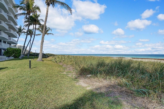 view of yard featuring a water view