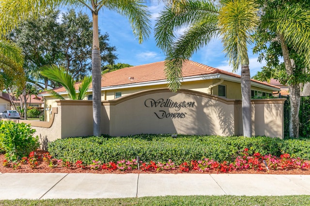 view of community / neighborhood sign