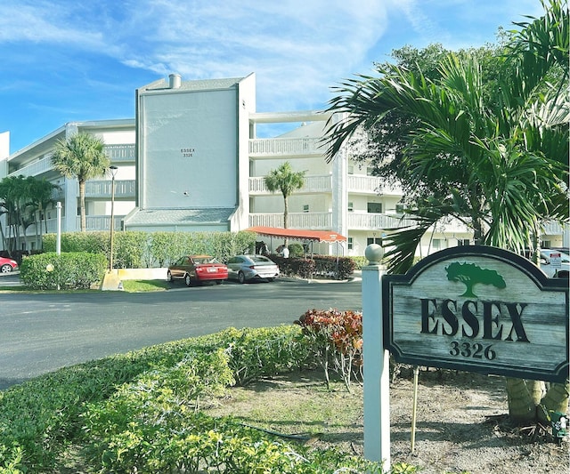 view of community / neighborhood sign