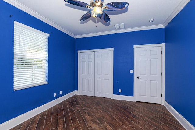 unfurnished bedroom featuring dark wood-type flooring, ceiling fan, and ornamental molding