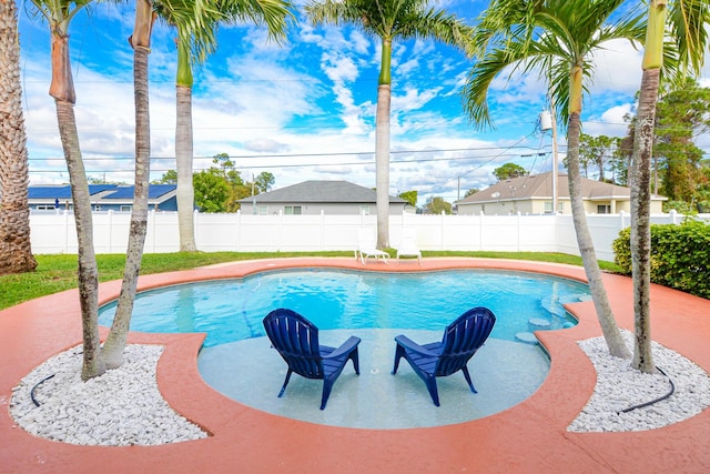 view of swimming pool