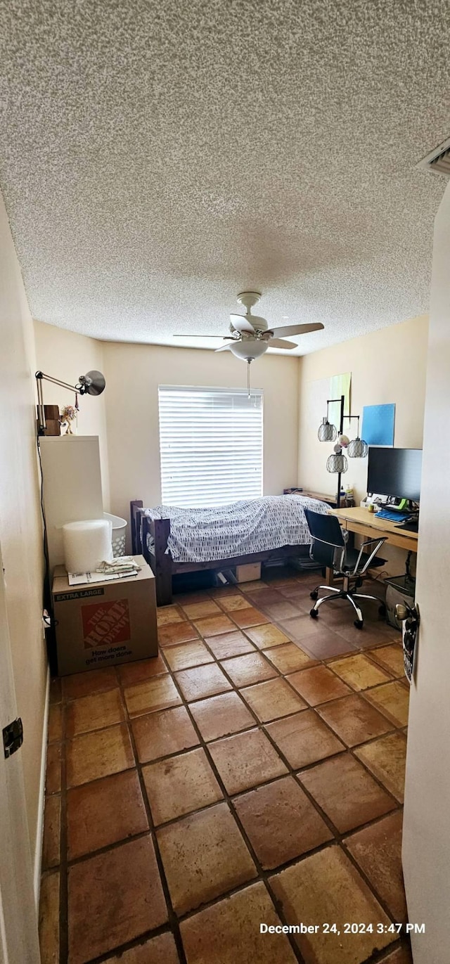 bedroom featuring a textured ceiling and ceiling fan