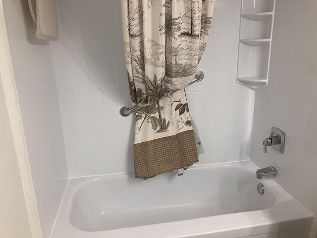 bathroom with shower / tub combo with curtain