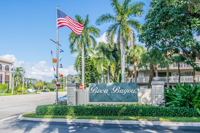 view of community / neighborhood sign