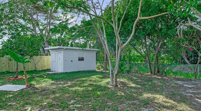 view of yard with a storage shed