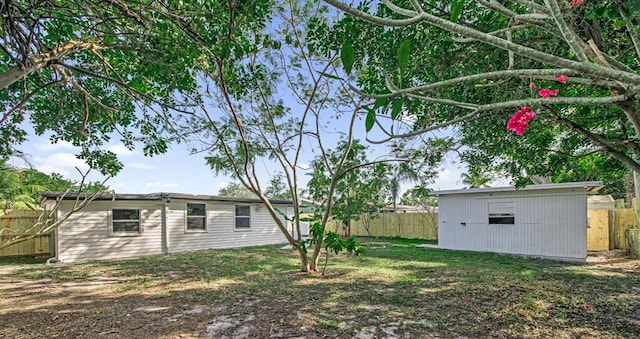 view of yard featuring a storage unit