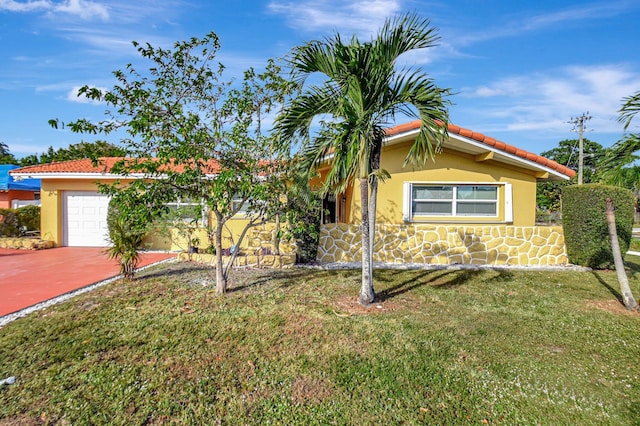 view of front of home featuring a garage and a front lawn