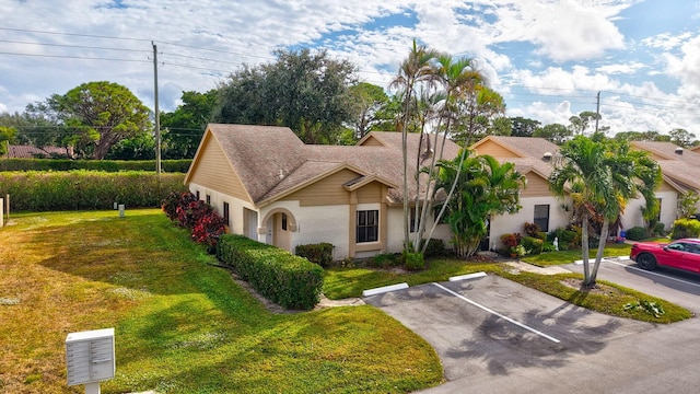 view of front of home featuring a front lawn