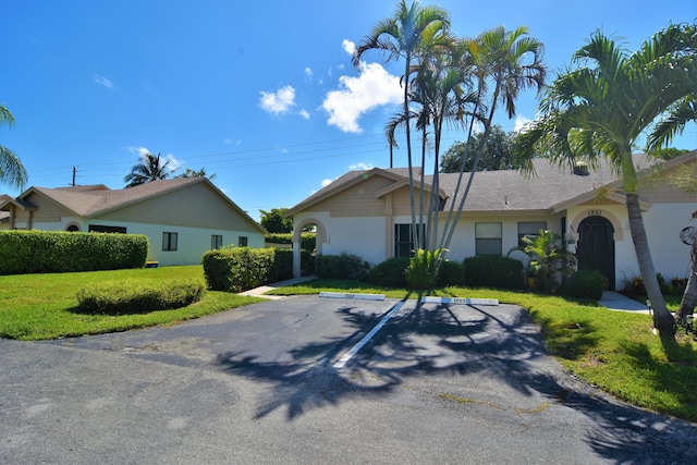 ranch-style home featuring a front yard