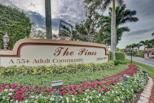 view of community / neighborhood sign