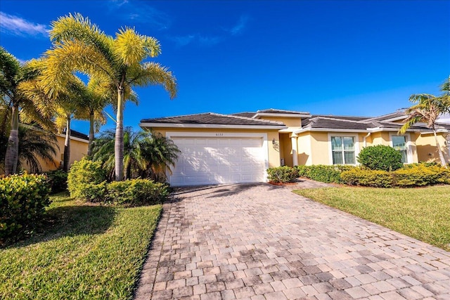 view of front of home featuring a front yard and a garage