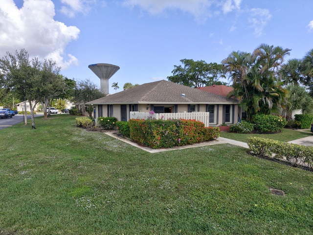 ranch-style house featuring a front yard