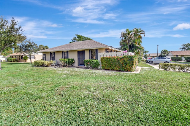 single story home featuring a front lawn