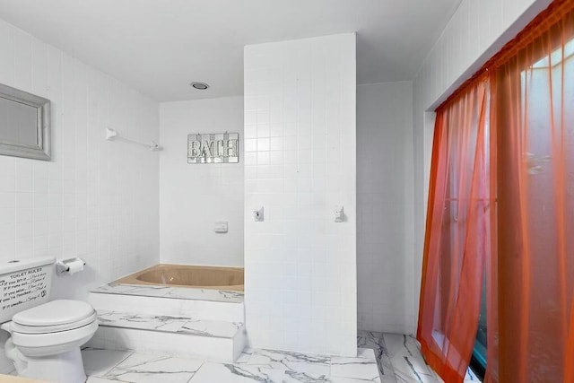 bathroom featuring a washtub, toilet, and tile walls