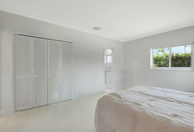 bedroom featuring a closet