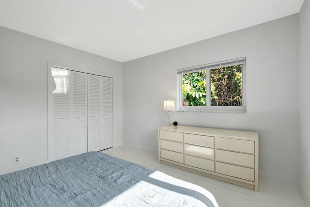 bedroom featuring a closet