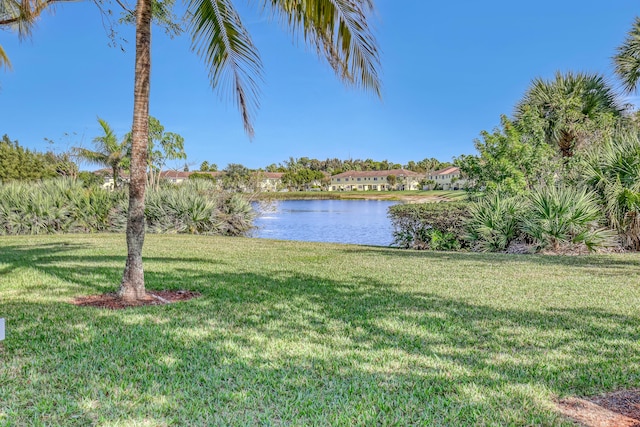 view of yard featuring a water view