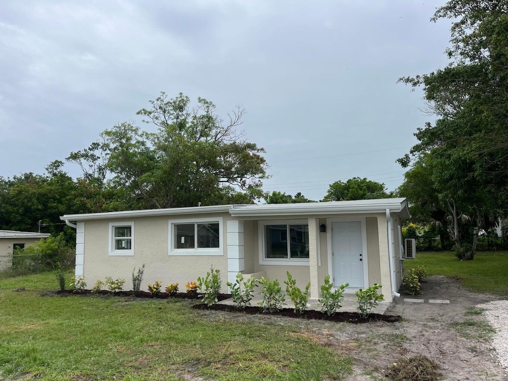 view of front of house with a front yard