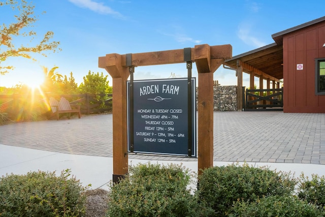 view of community / neighborhood sign