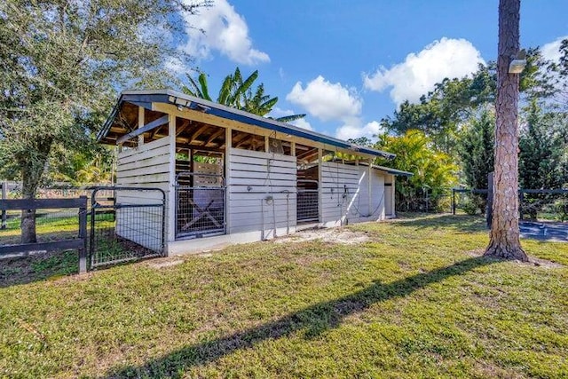 view of outbuilding