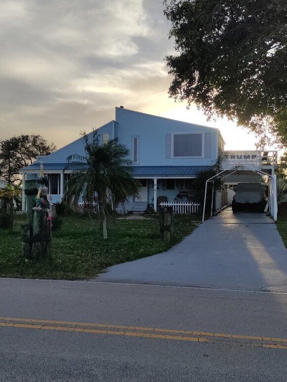 view of front of house with a garage and a lawn