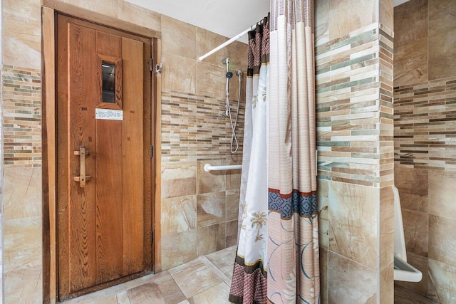 bathroom featuring curtained shower