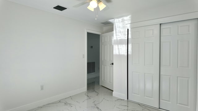 unfurnished bedroom featuring ceiling fan and a closet