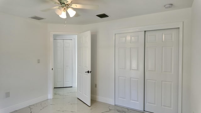 unfurnished bedroom with ceiling fan and a closet