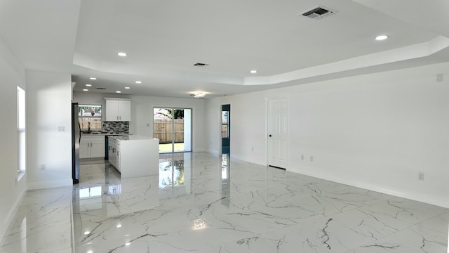 empty room with a tray ceiling