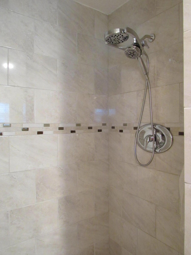 details with a tile shower