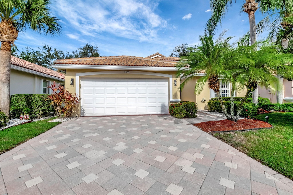 view of front of house featuring a garage