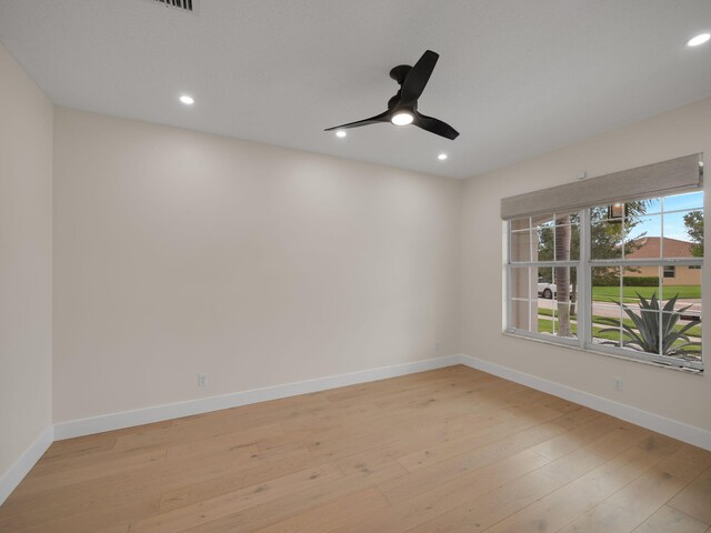 unfurnished room featuring light hardwood / wood-style floors and ceiling fan