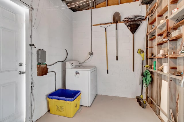 laundry room featuring washer / dryer