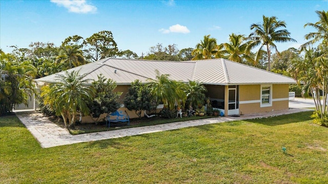 ranch-style house featuring a front lawn