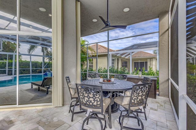 sunroom with ceiling fan