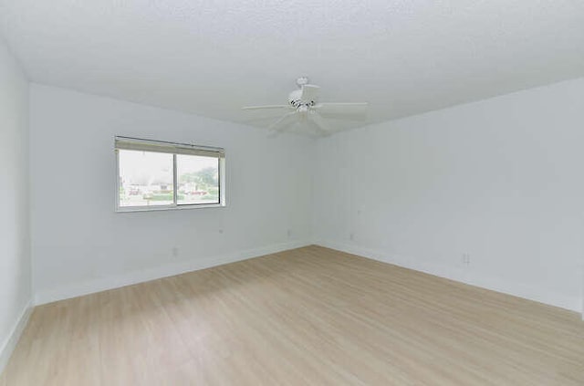 empty room featuring light hardwood / wood-style floors and ceiling fan